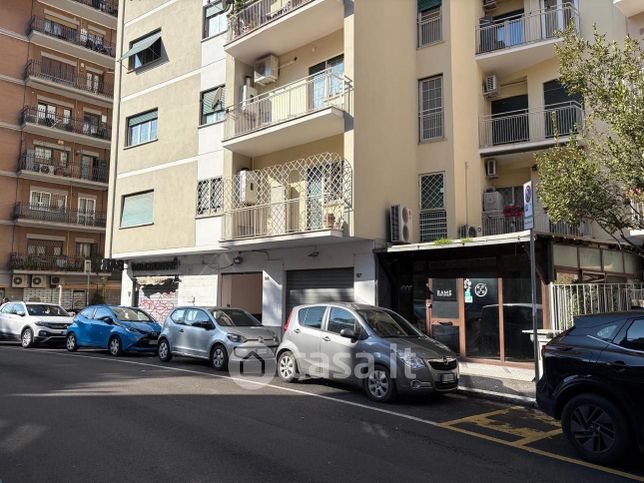 Negozio/locale commerciale in commerciale in Via Tripolitania 105