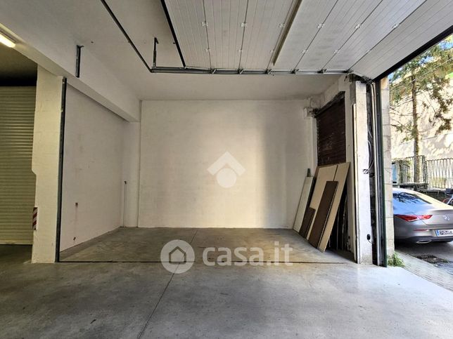 Garage/posto auto in residenziale in Via della Salute 15