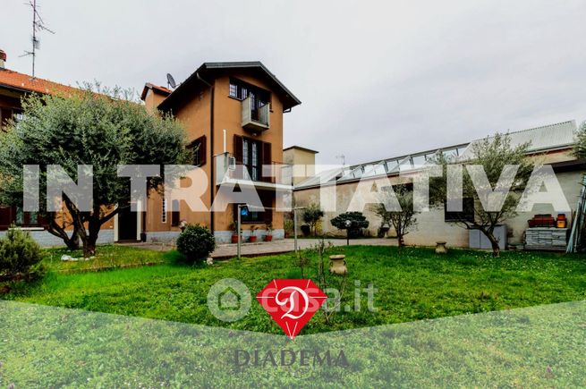Villa in residenziale in Via Cellini 4