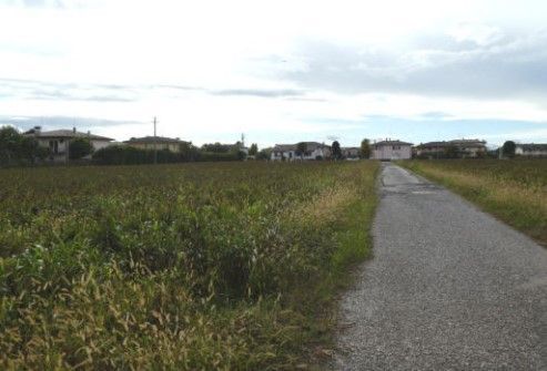 Terreno edificabile in residenziale in Via Aldo Moro