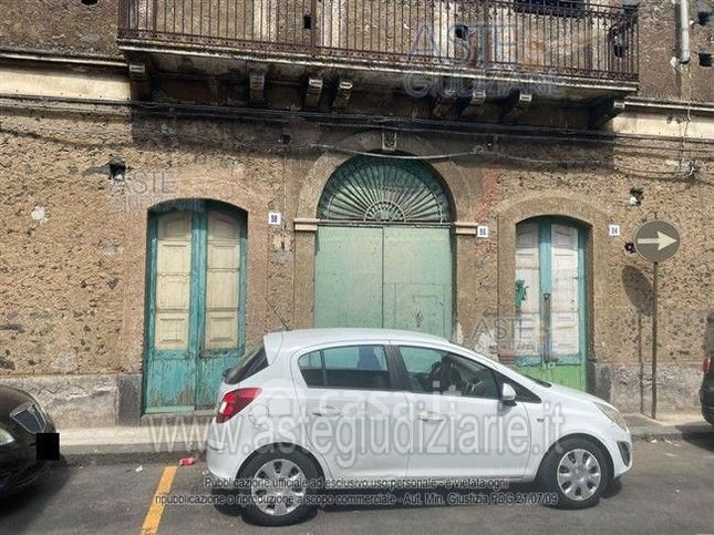 Casa indipendente in residenziale in Via Etna 96