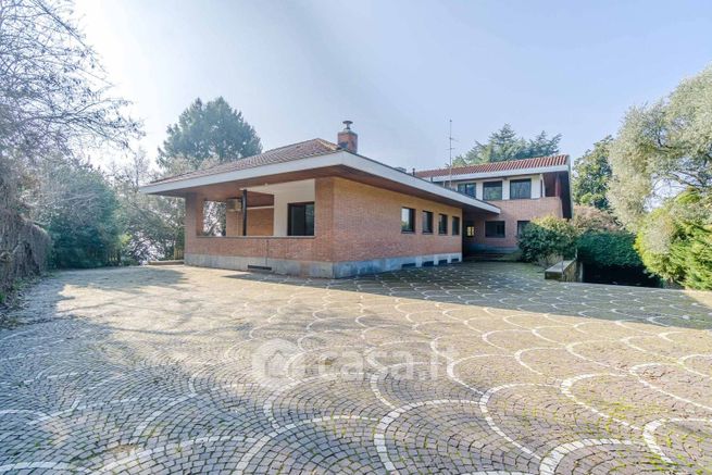 Villa in residenziale in Strada Santa Brigida 4