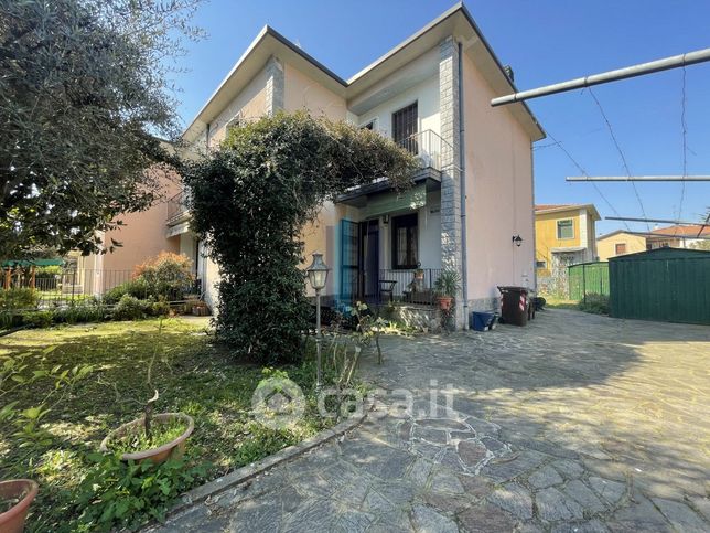 Casa bi/trifamiliare in residenziale in Via Sant'Anna