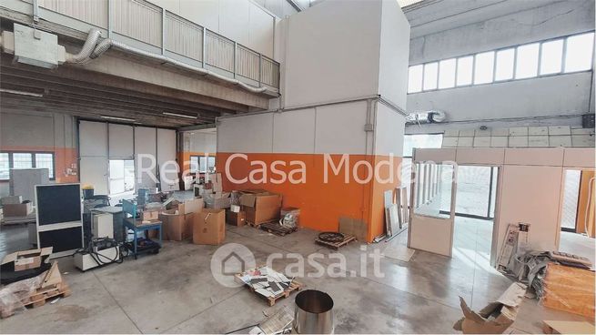 Capannone in commerciale in Strada Sant'Anna