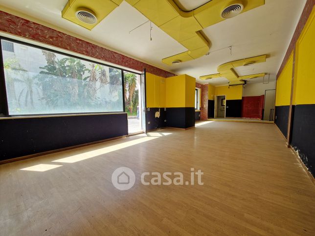 Negozio/locale commerciale in commerciale in Via Alfonso Lamarmora 2