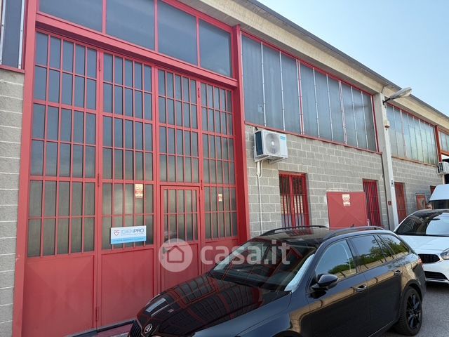 Capannone in commerciale in Via Carlo Forlanini 58