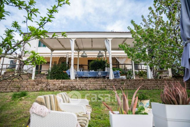 Casa indipendente in residenziale in 
