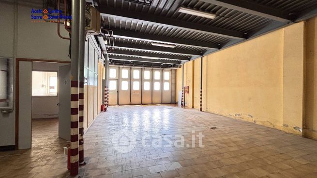 Capannone in commerciale in Frazione Champlan Dessus 14 -15