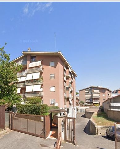 Appartamento in residenziale in Via del Trullo 136