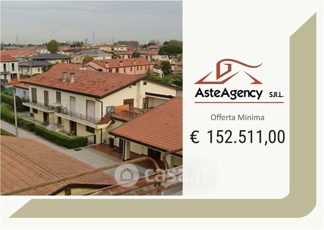 Casa bi/trifamiliare in residenziale in Via Volontari della Libertà 39