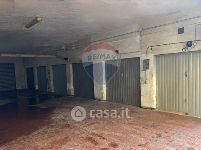 Garage/posto auto in residenziale in Via Ugo Della Seta 49