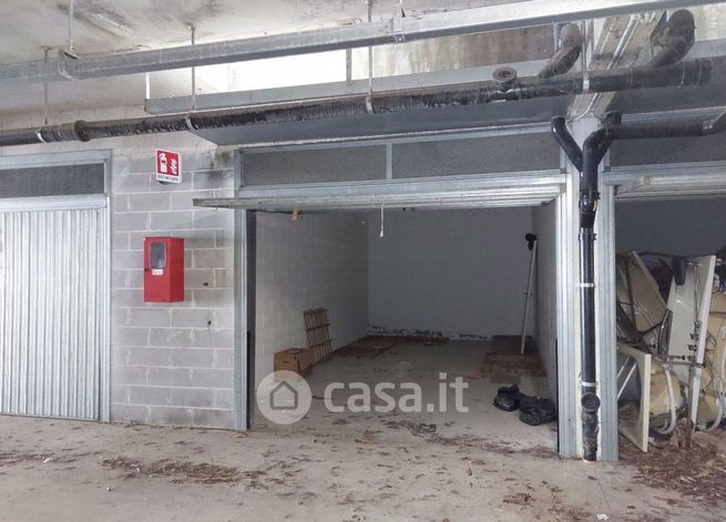Box/posto auto in residenziale in Via Roma