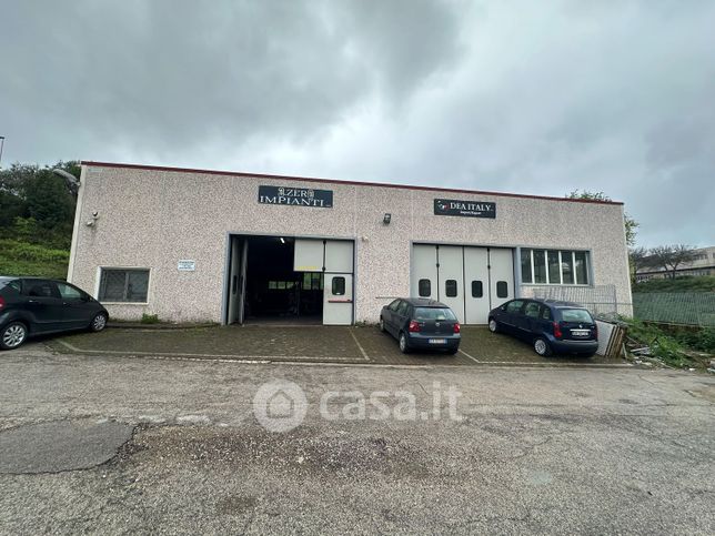 Capannone in commerciale in Via Pian di Frasso 10