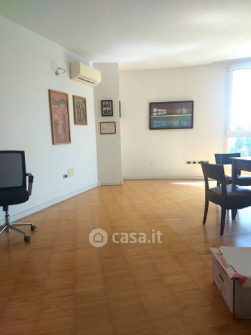 Ufficio in commerciale in 