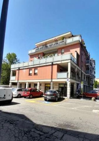 Box/posto auto in residenziale in Via E. Sacchetti 12