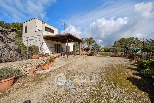 Villa in residenziale in Via Carlo Magno