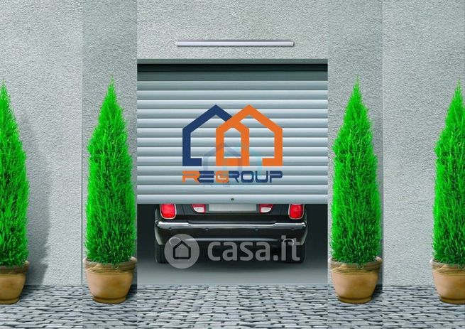 Box/posto auto in residenziale in Via XXV Aprile