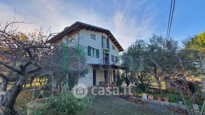 Villa in residenziale in Via Feleto 29