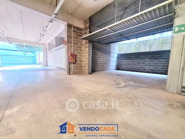 Box/posto auto in residenziale in Via Monte Pasubio