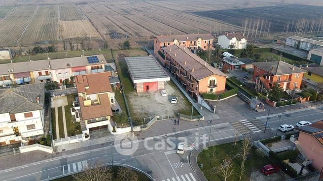 Capannone in commerciale in Via Spinetti 100