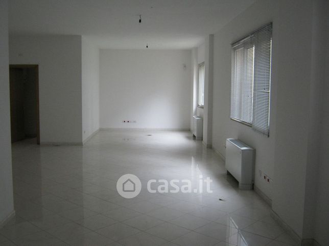 Ufficio in commerciale in Via Aretina