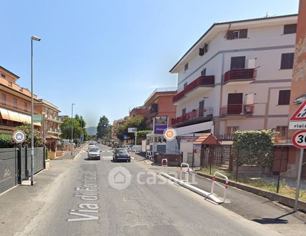 Appartamento in residenziale in Via di Fontana Candida 44