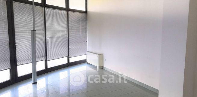 Ufficio in commerciale in 