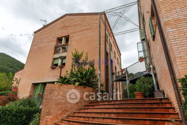 Appartamento in residenziale in Via Raffaello Sanzio Agnano 14