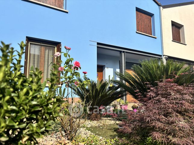 Villetta a schiera in residenziale in Via Adda 39