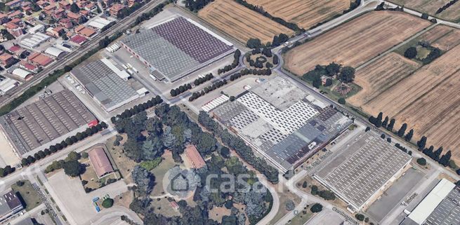 Capannone in commerciale in 