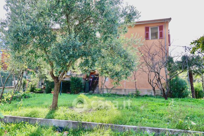 Casa indipendente in residenziale in Salita Serino