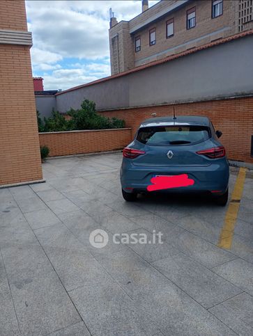 Box/posto auto in residenziale in Viale Alessandrino 118