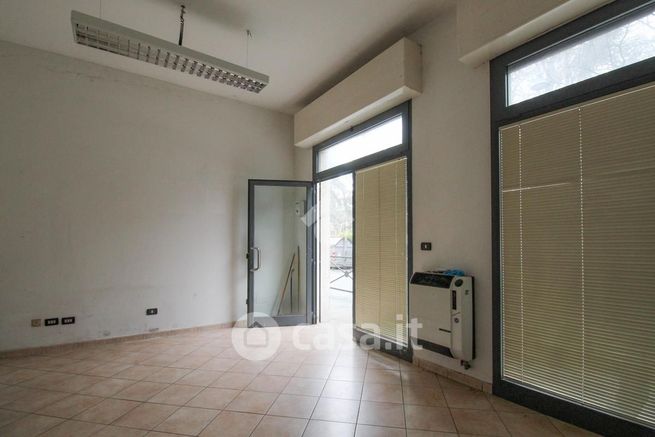 Ufficio in commerciale in 