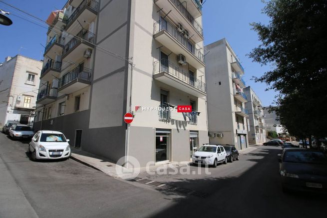 Capannone in commerciale in Via della Valle 34