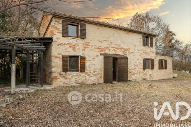 Rustico/casale in residenziale in 