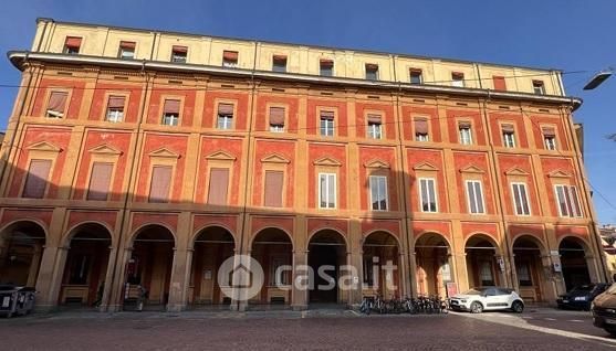 Ufficio in commerciale in Via Saragozza