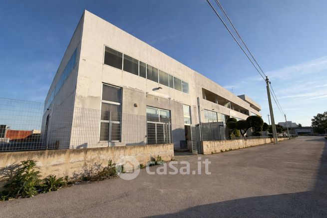 Capannone in commerciale in Via Vigili del Fuoco Caduti in Servizio 5 a