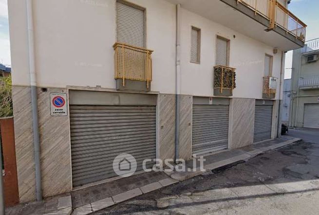 Garage/posto auto in residenziale in Via Amendola 6