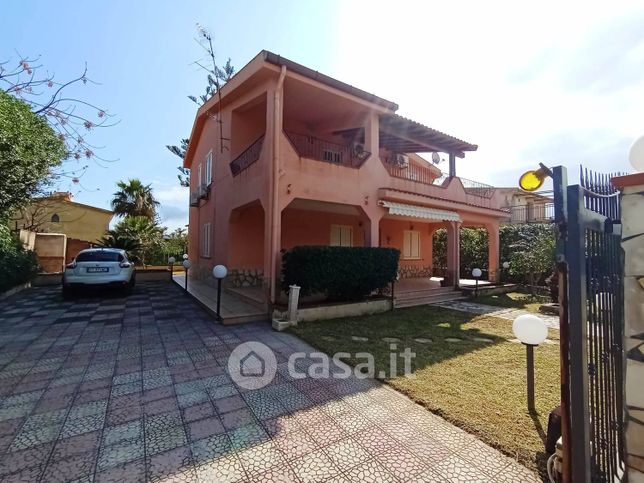 Villa in residenziale in Lungomare del Mediterraneo 71