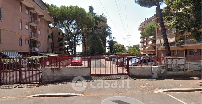 Box/posto auto in residenziale in Via Monte Bianco 86