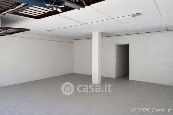 Box/posto auto in residenziale in Via Montello 20