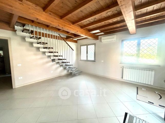 Villetta a schiera in residenziale in Via Valdera
