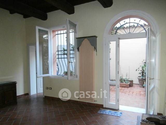 Casa indipendente in residenziale in Via Carri 9