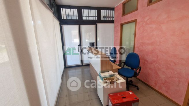 Ufficio in commerciale in Via Montà