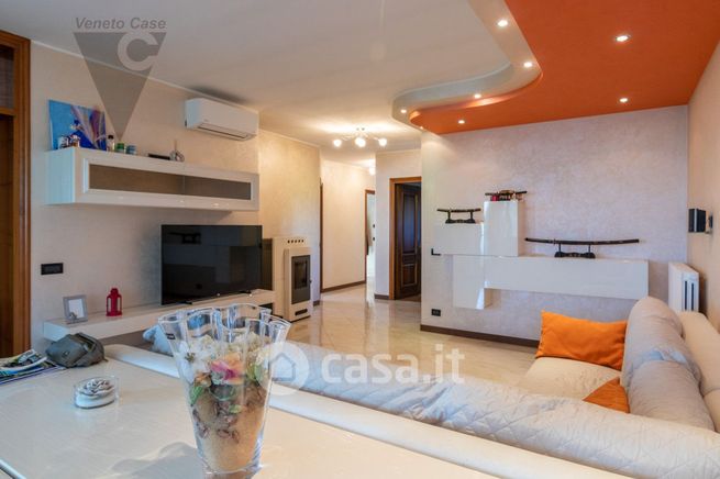 Casa indipendente in residenziale in
