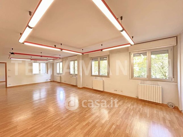 Appartamento in residenziale in Viale Varese 47