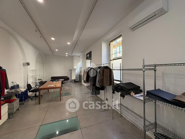 Ufficio in commerciale in Via Vigevano