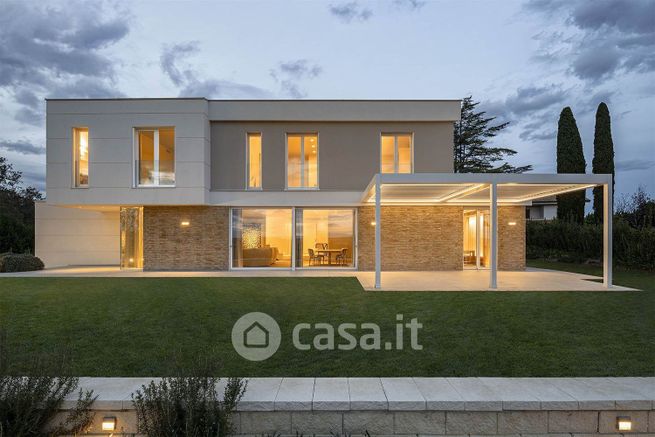 Villa in residenziale in 