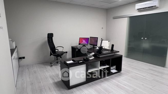 Ufficio in commerciale in Via Trento e Trieste 96