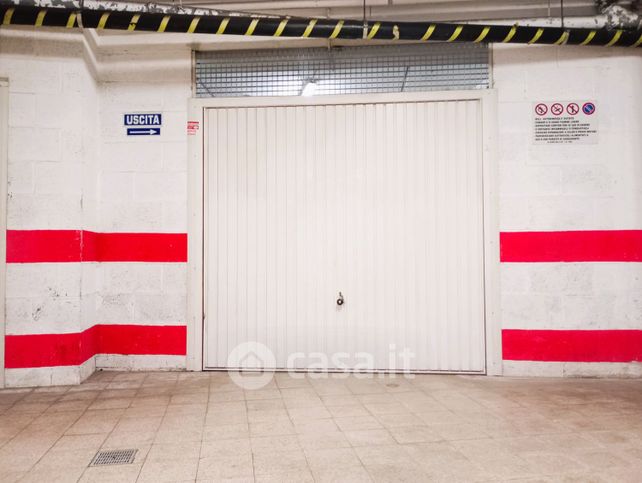 Box/posto auto in residenziale in Via delle Antille 56